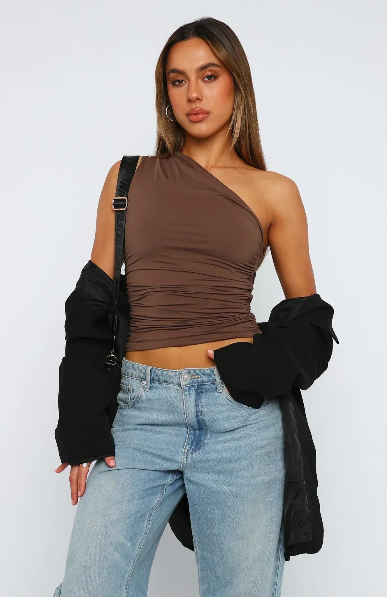 Top Crop Asimmetrico a Spalla Scoperta – Adesivo & Elegante per Donne
