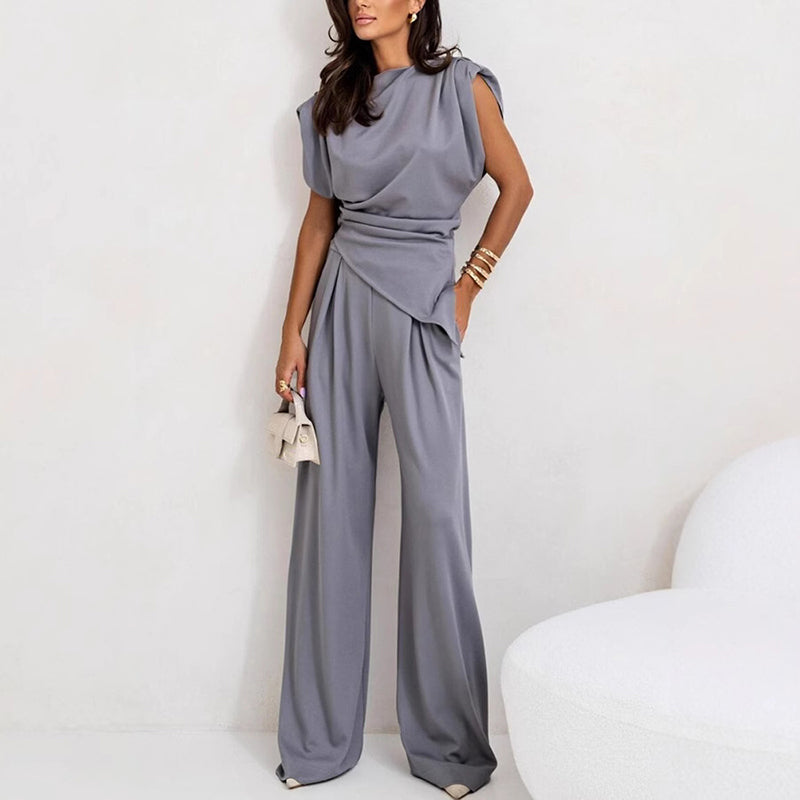 Elegante completo a due pezzi con gamba ampia e top drappeggiato – Look jumpsuit elegante per donne