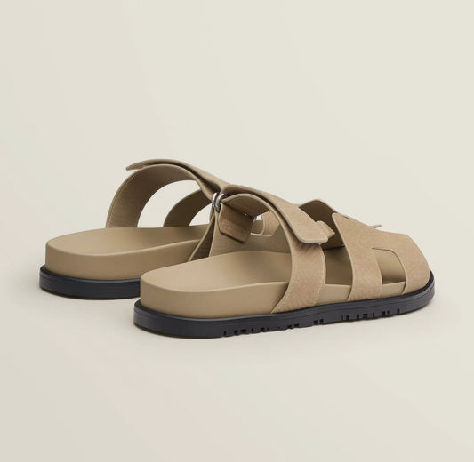 Eleganti ciabatte in pelle per donna con chiusura in velcro – Comode e Minimaliste