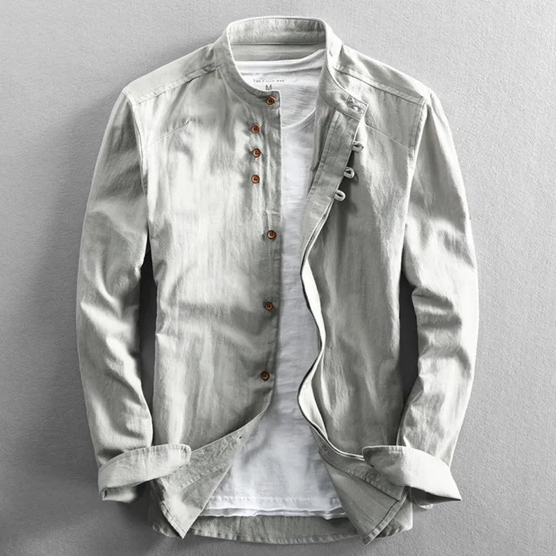 Stile moderno per camicia da uomo con colletto alto e dettagli eleganti dei bottoni per la vita quotidiana e il tempo libero