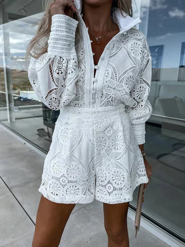 Elegante jumpsuit in pizzo per donne con design femminile e vestibilità aderente