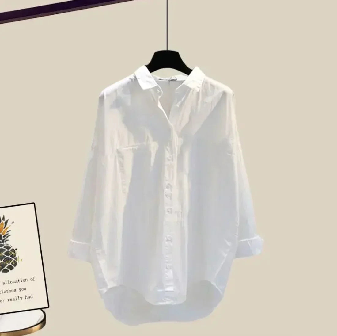 Elegante set di abbigliamento a 3 pezzi per donne con pantaloni larghi, camicia e moderno pullover corto