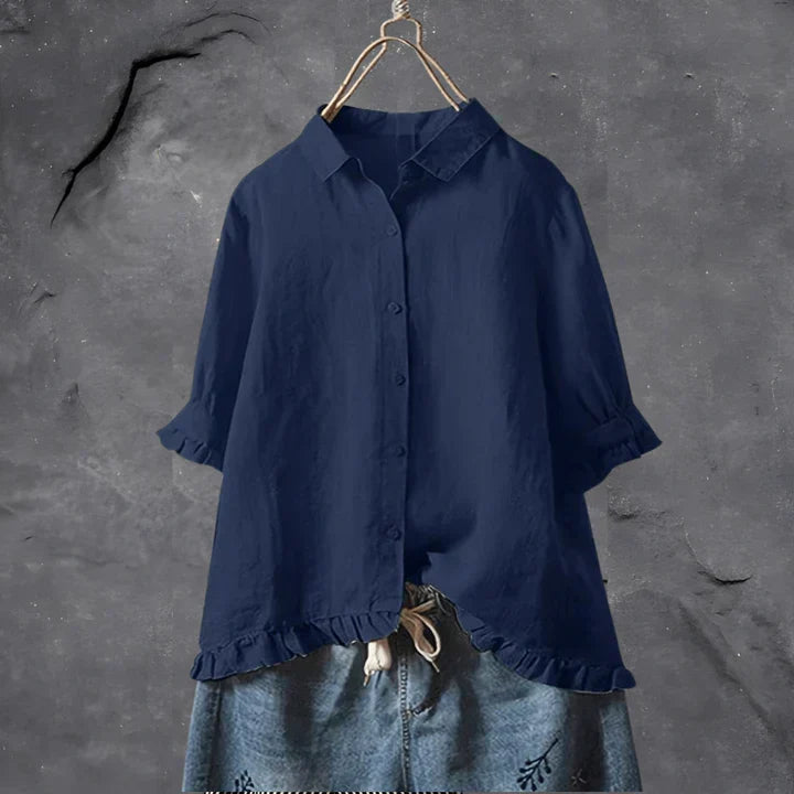 Leggera blusa estiva per donne con orlo a volant e taglio morbido