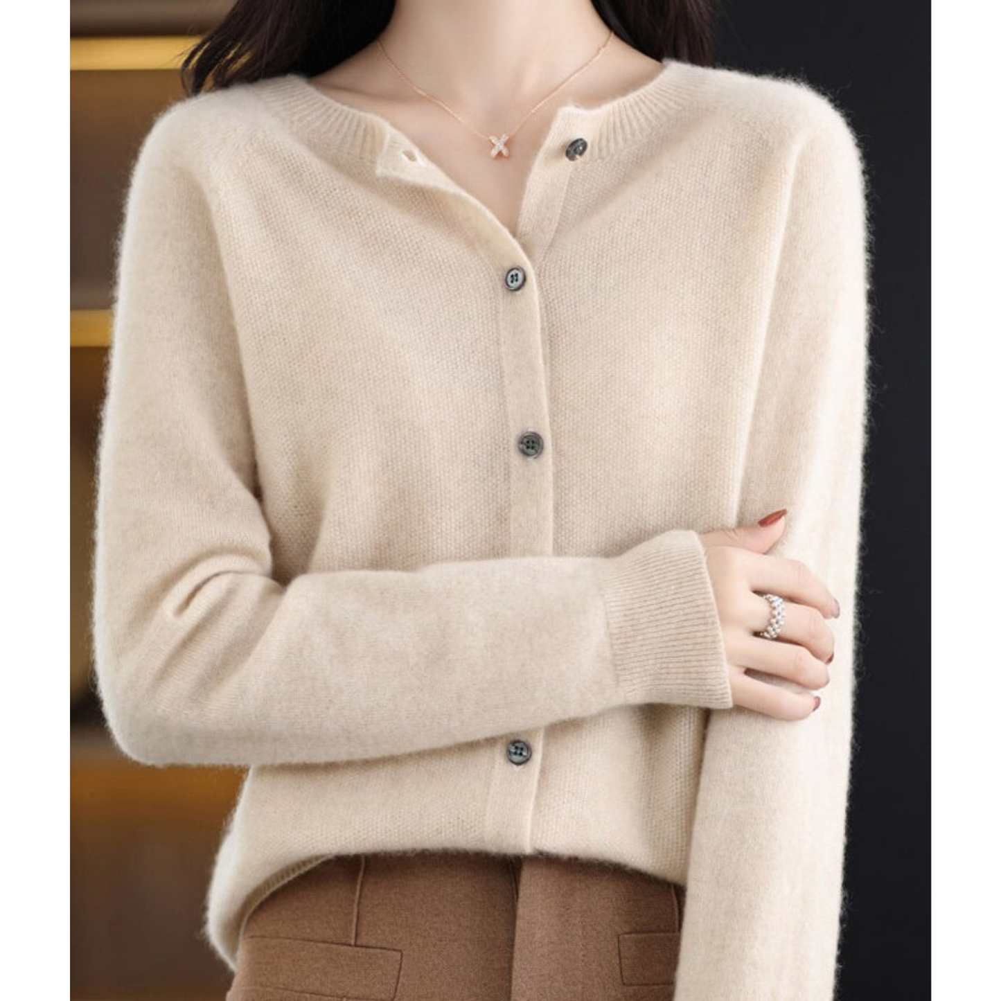 Bérélie - Cardigan da donna con scollo a barca in pura lana merino, stile cashmere, monocolore