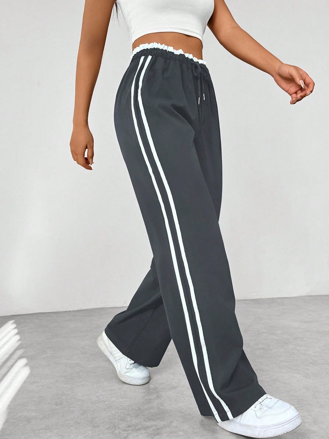 Pantaloni jogging da donna comodi con strisce laterali - Pantaloni sportivi e casual dal taglio morbido