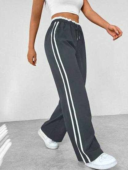 Pantaloni jogging da donna comodi con strisce laterali - Pantaloni sportivi e casual dal taglio morbido