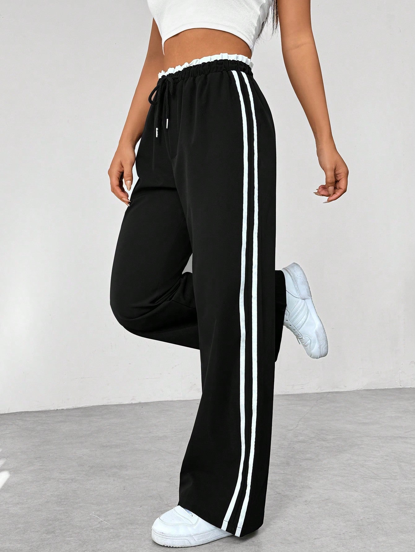 Pantaloni jogging da donna comodi con strisce laterali - Pantaloni sportivi e casual dal taglio morbido