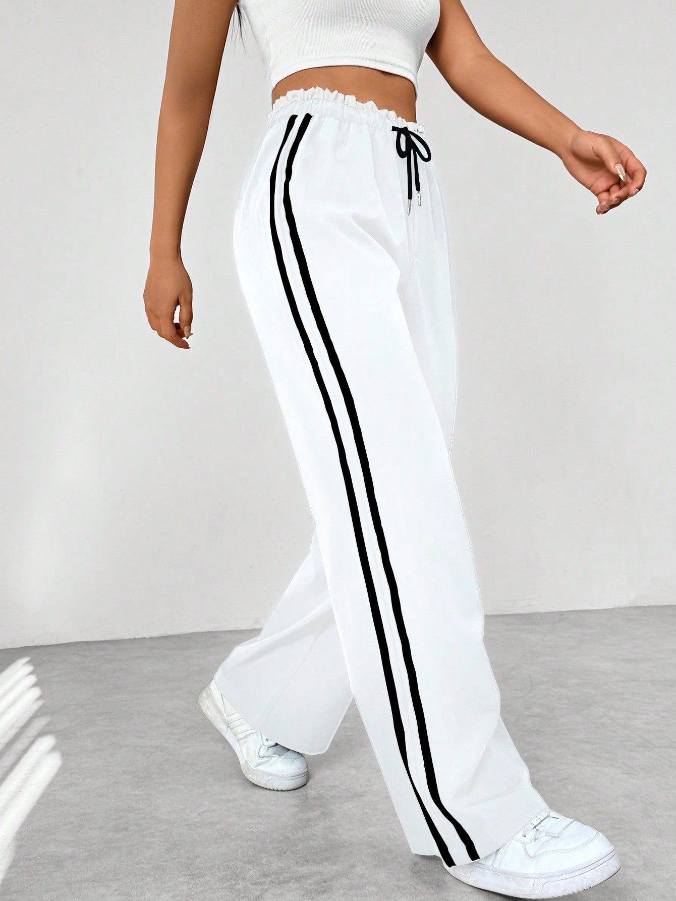 Pantaloni jogging da donna comodi con strisce laterali - Pantaloni sportivi e casual dal taglio morbido