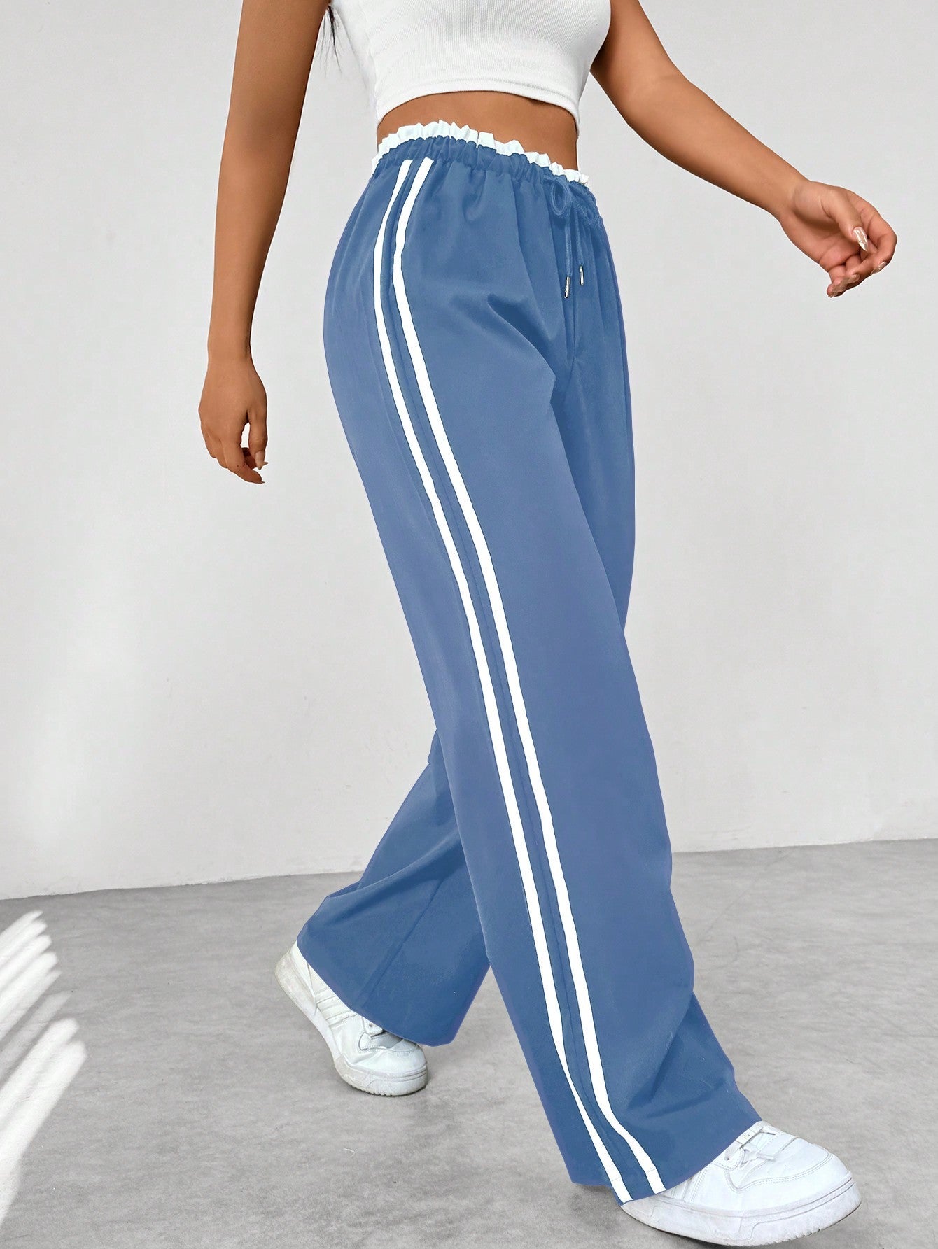 Pantaloni jogging da donna comodi con strisce laterali - Pantaloni sportivi e casual dal taglio morbido