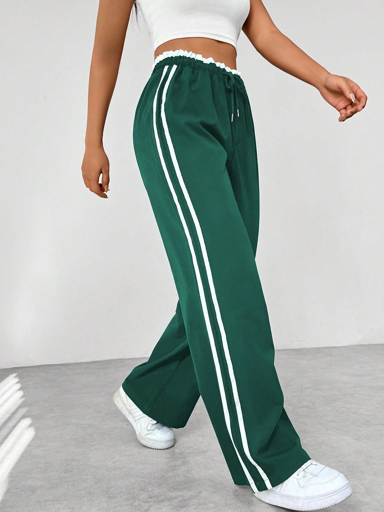 Pantaloni jogging da donna comodi con strisce laterali - Pantaloni sportivi e casual dal taglio morbido
