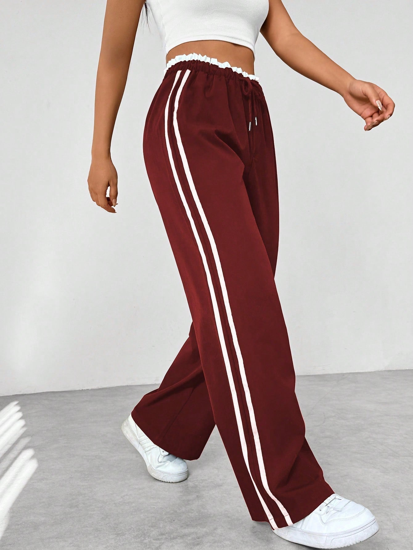 Pantaloni jogging da donna comodi con strisce laterali - Pantaloni sportivi e casual dal taglio morbido