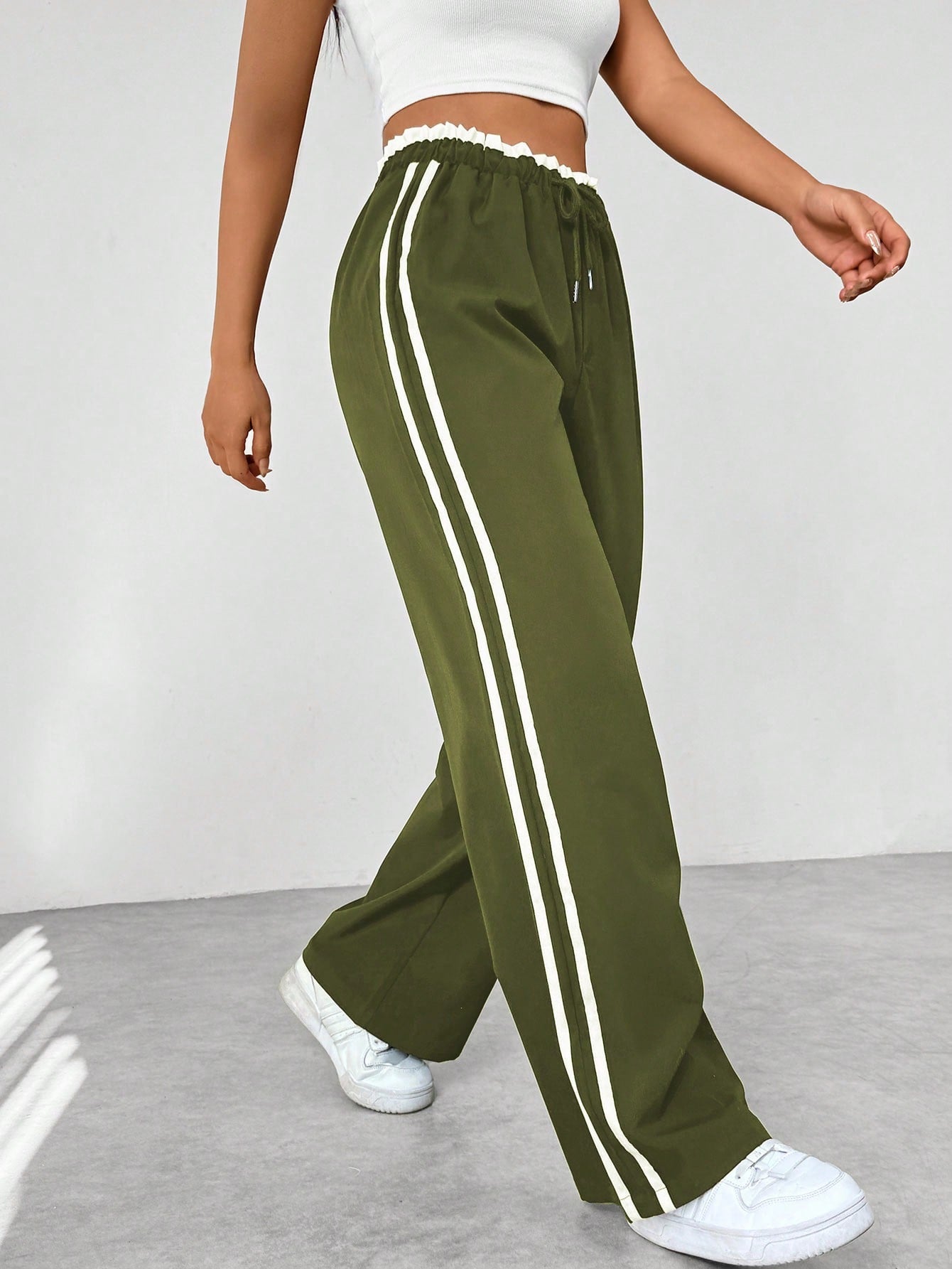 Pantaloni jogging da donna comodi con strisce laterali - Pantaloni sportivi e casual dal taglio morbido