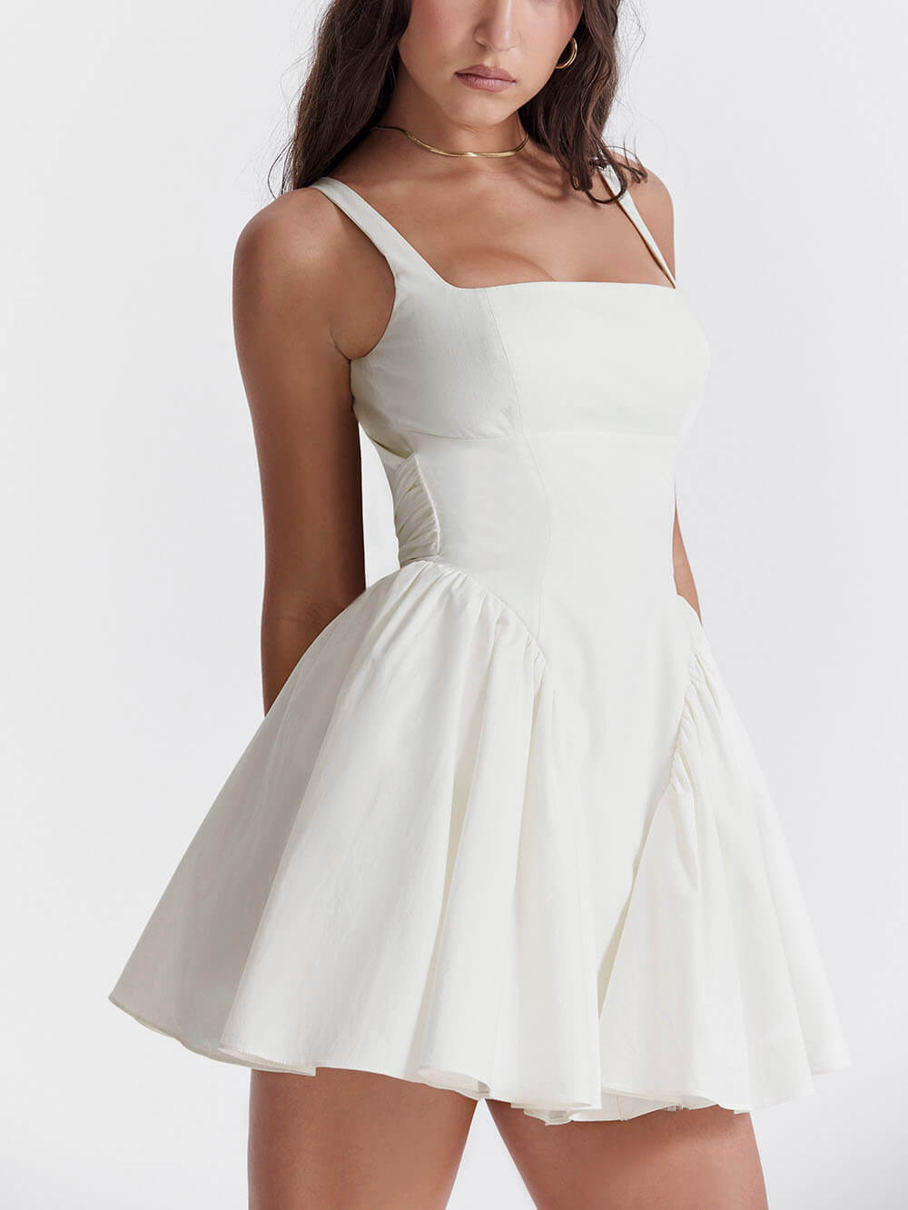 Alérine – Mini-Abito da Festa in Avorio con Scollatura Posteriore e Fiocco, con Bustier e Scollatura Quadrata