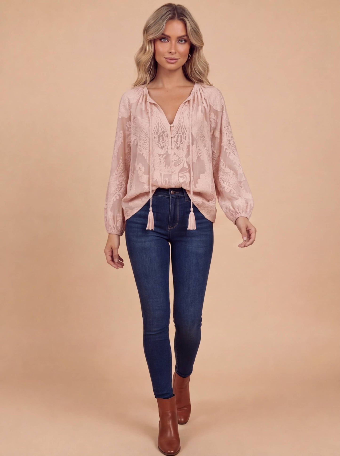 Blusa Boho con ricamo per donne – Blusa leggera a maniche lunghe con scollatura a V e frange