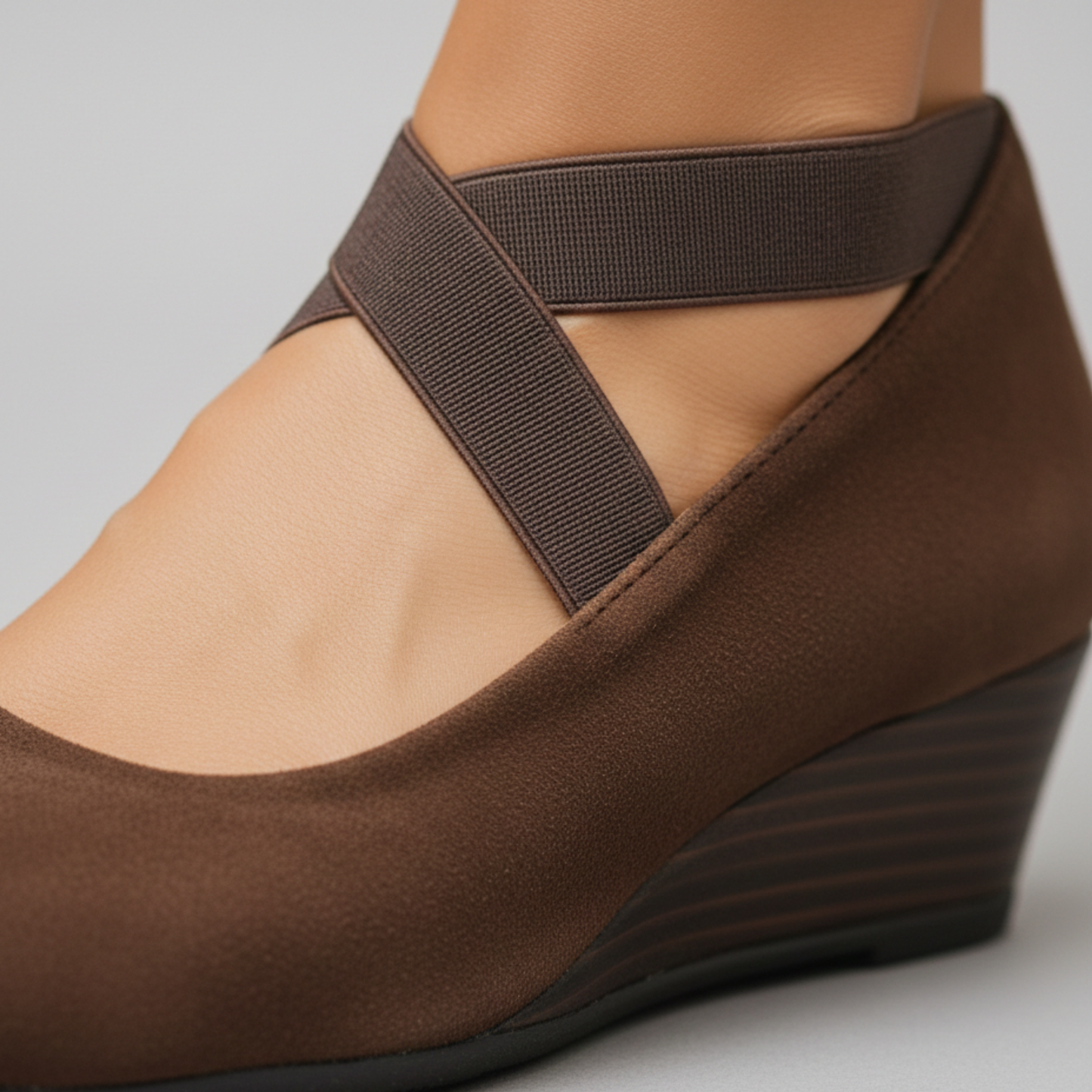Renée - Scarpe ortopediche con suola a cuneo per donne con cinturini elastici incrociati