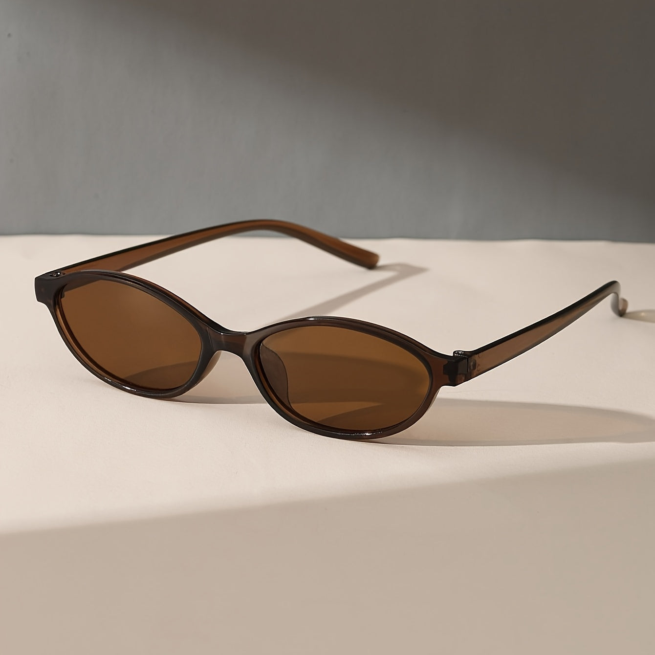 Occhiali da sole vintage sottili con protezione UV400 per donne – Eleganti occhiali slim in marrone e nero