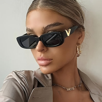 Occhiali da sole retro slim con protezione UV per donne – Eleganti occhiali statement con dettaglio in metallo