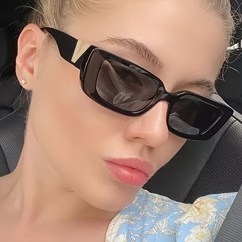 Occhiali da sole retro slim con protezione UV per donne – Eleganti occhiali statement con dettaglio in metallo