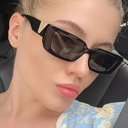 Occhiali da sole retro slim con protezione UV per donne – Eleganti occhiali statement con dettaglio in metallo