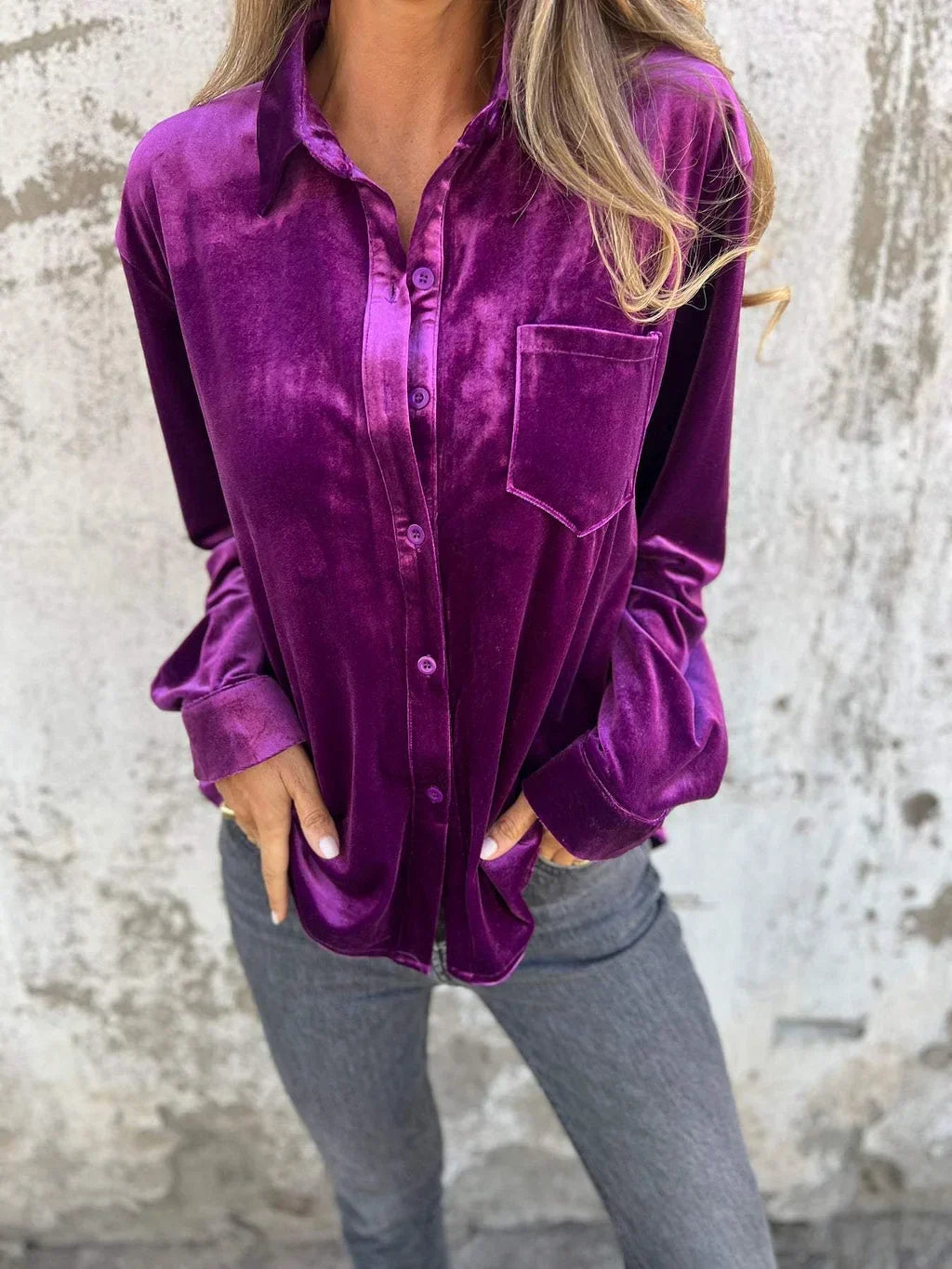 Marjolaine - Camicia di velluto nei colori primaverili con maniche lunghe, bottoni e taschino