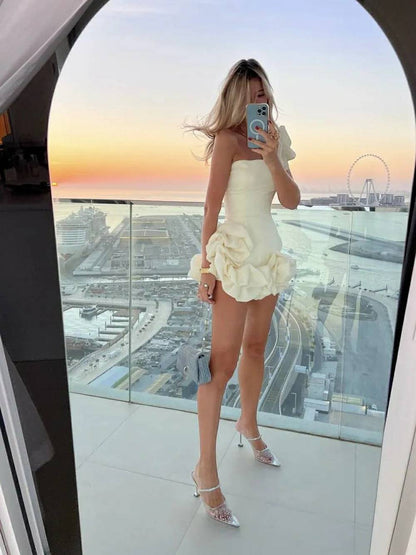 Kaelyne - Abito bustier asimmetrico con orlo a balze