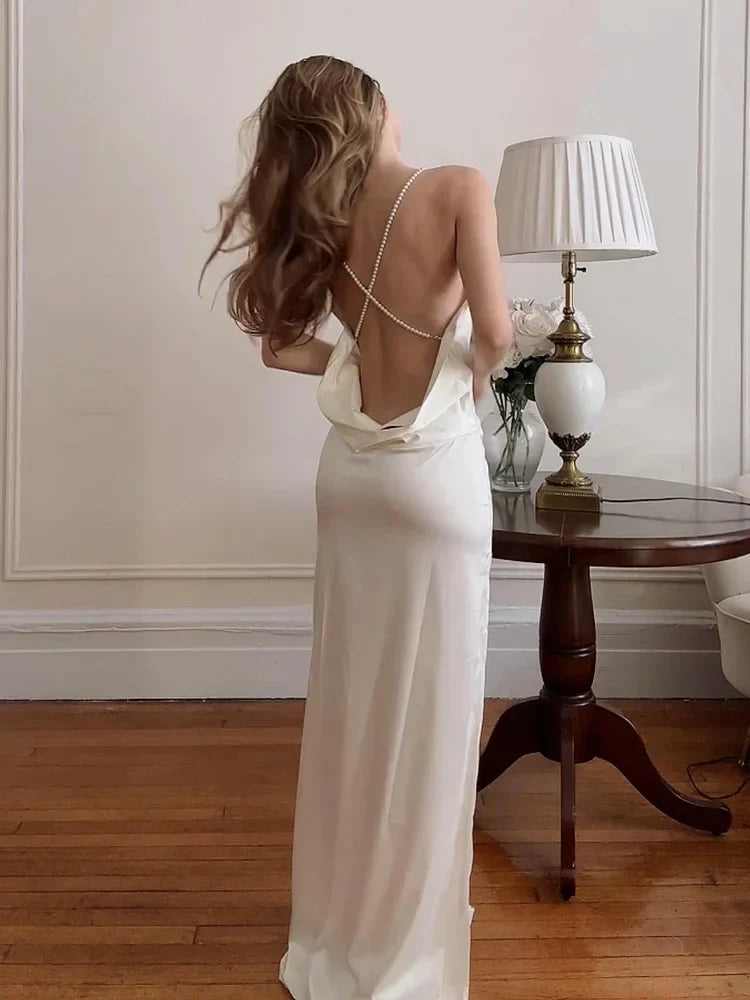 Marivelle - Elegante Abito in Satin Bianco con Schiena Scoperta, Dettagli in Perle, Profondo Scollatura a V e Spacco Laterale