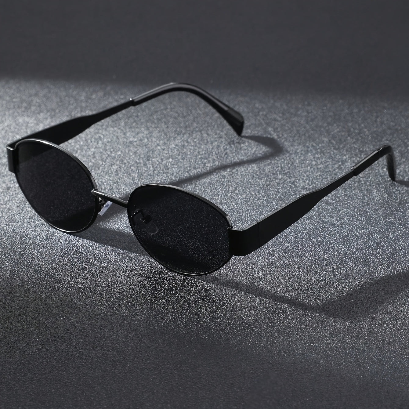 Occhiali da sole retro ovali con montatura in metallo e protezione UV400 per donne – Eleganti occhiali slim