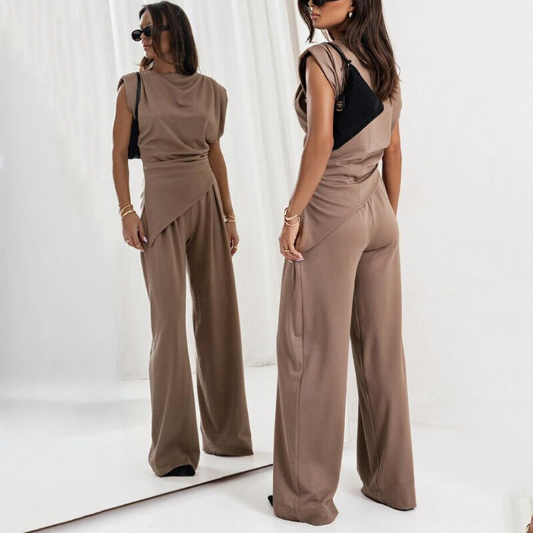 Elegante completo a due pezzi con gamba ampia e top drappeggiato – Look jumpsuit elegante per donne