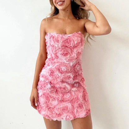Ersine - Abito mini elegante e aderente senza spalline con paillettes, ruches e motivi floreali rossi e rosa