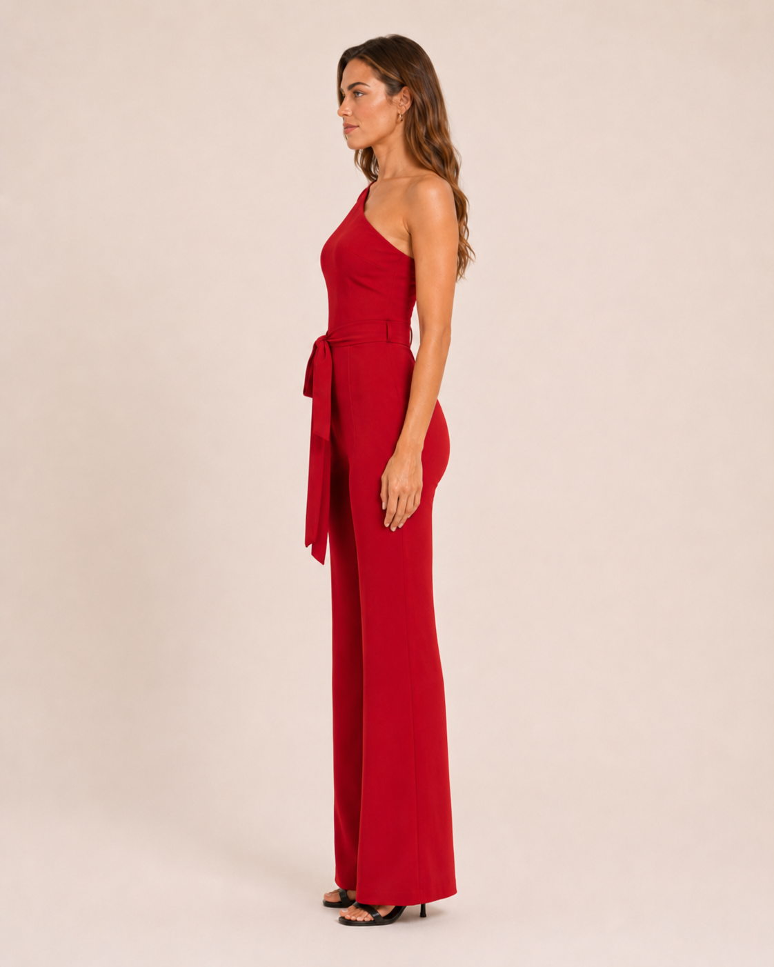 Elegante tuta monospalla con cintura per donne – Tuta aderente con pantaloni a zampa per serate ed eventi