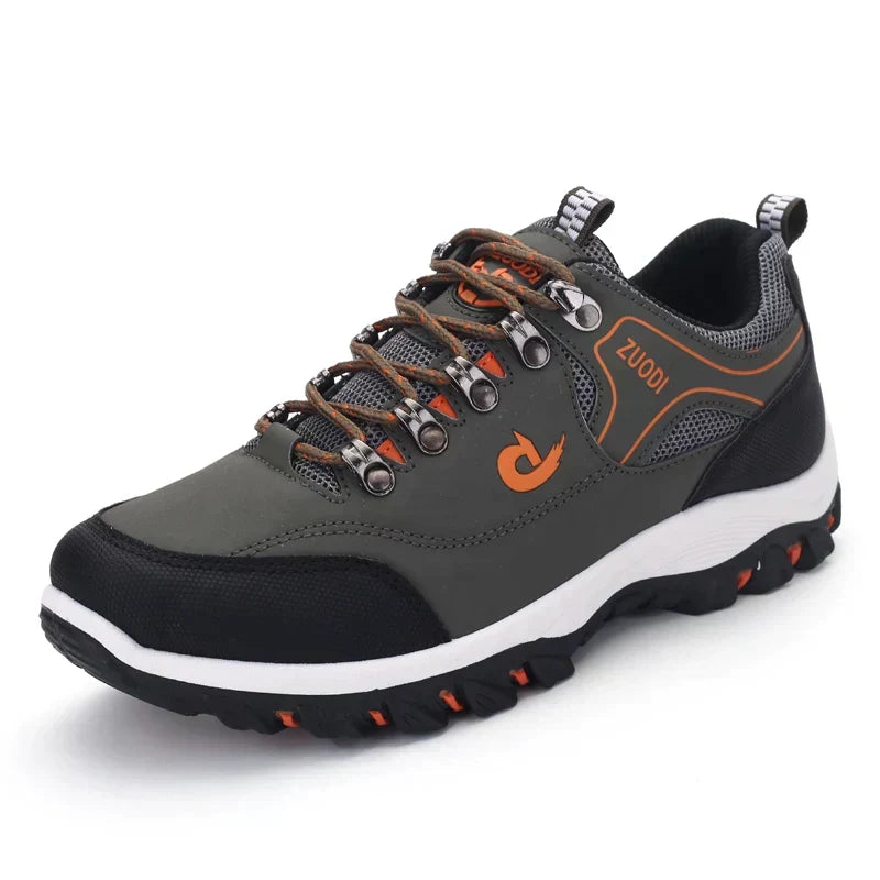 Robuste scarpe da trekking per uomini con suola antiscivolo