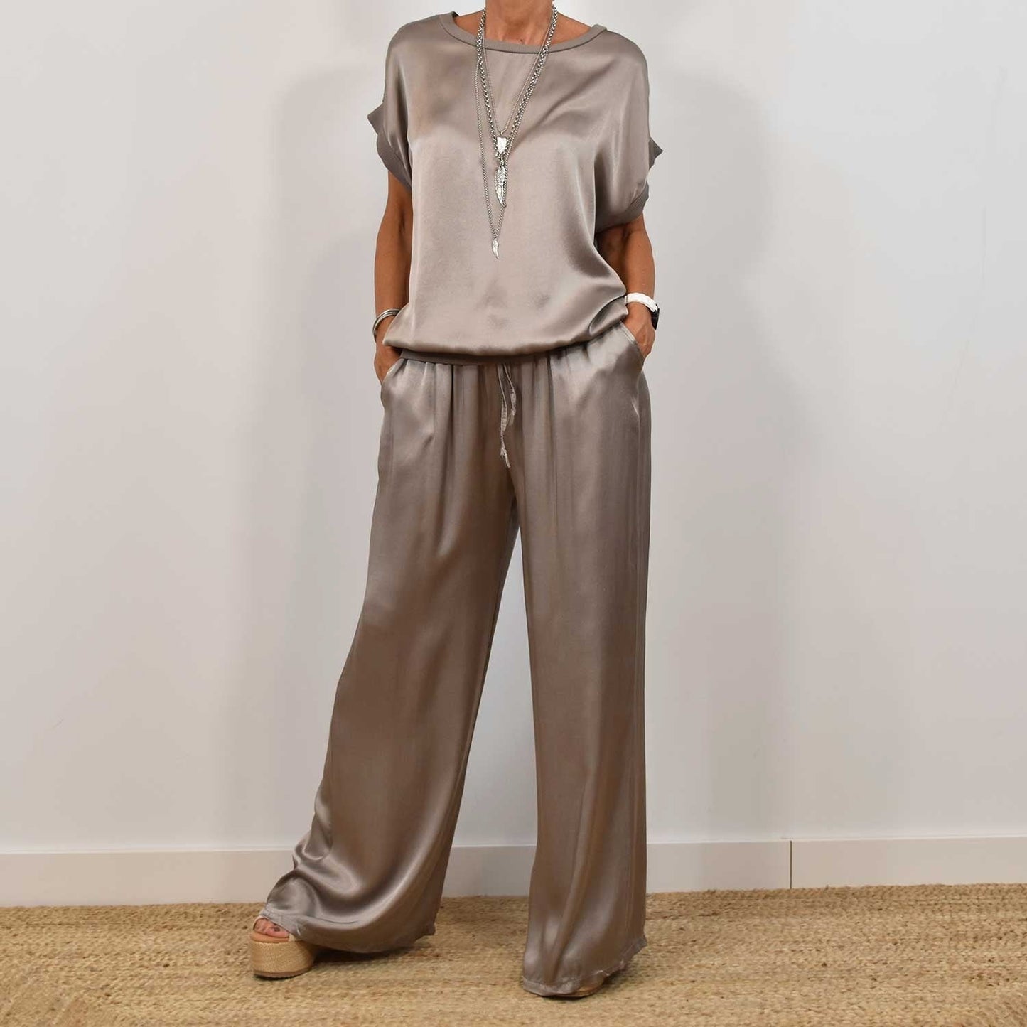 Rosalique - Insieme Satin Chic – Top Fluttuante & Pantaloni Ampi