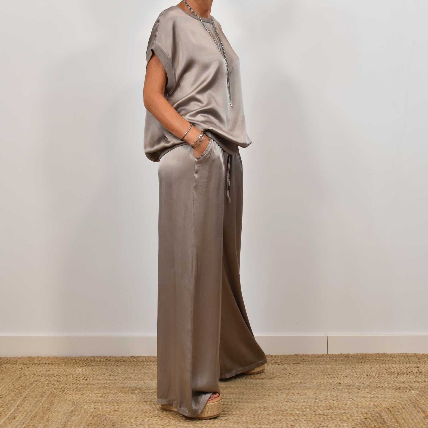 Rosalique - Insieme Satin Chic – Top Fluttuante & Pantaloni Ampi
