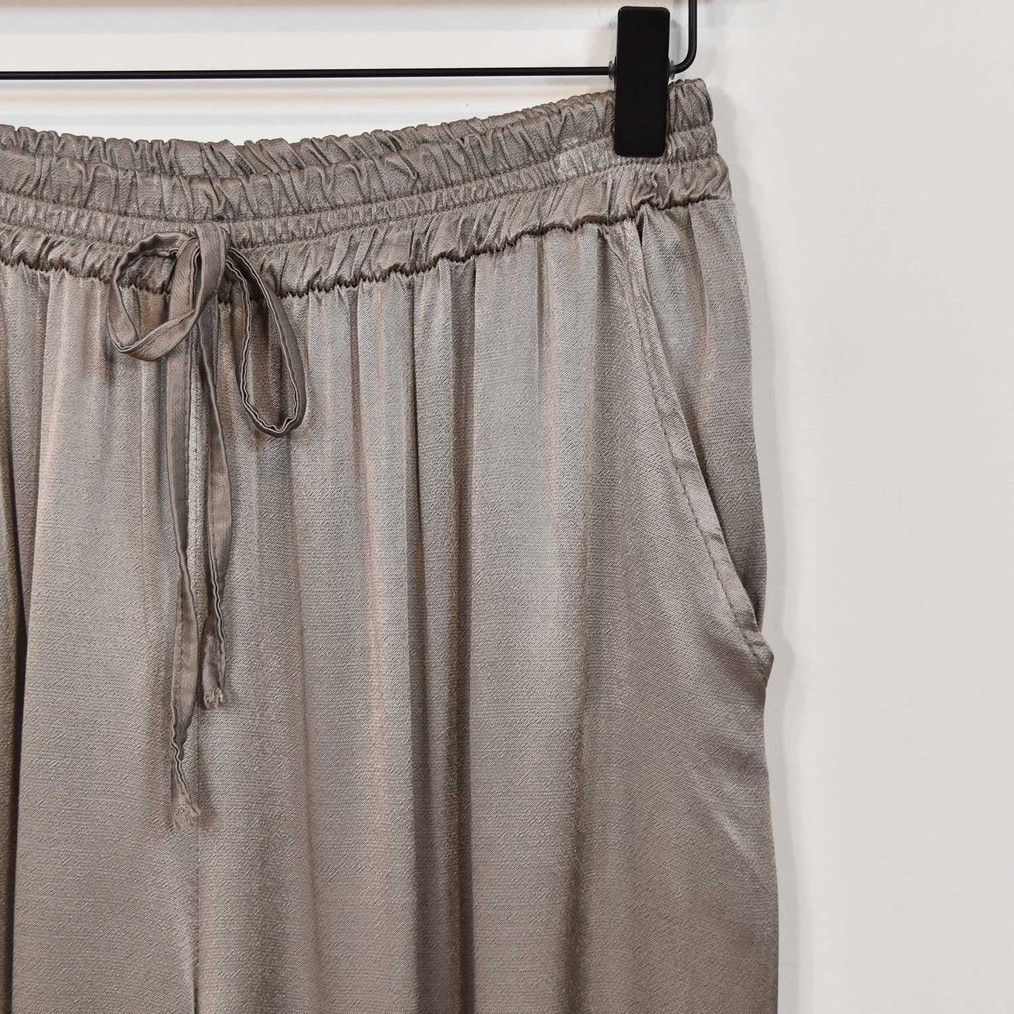 Rosalique - Insieme Satin Chic – Top Fluttuante & Pantaloni Ampi