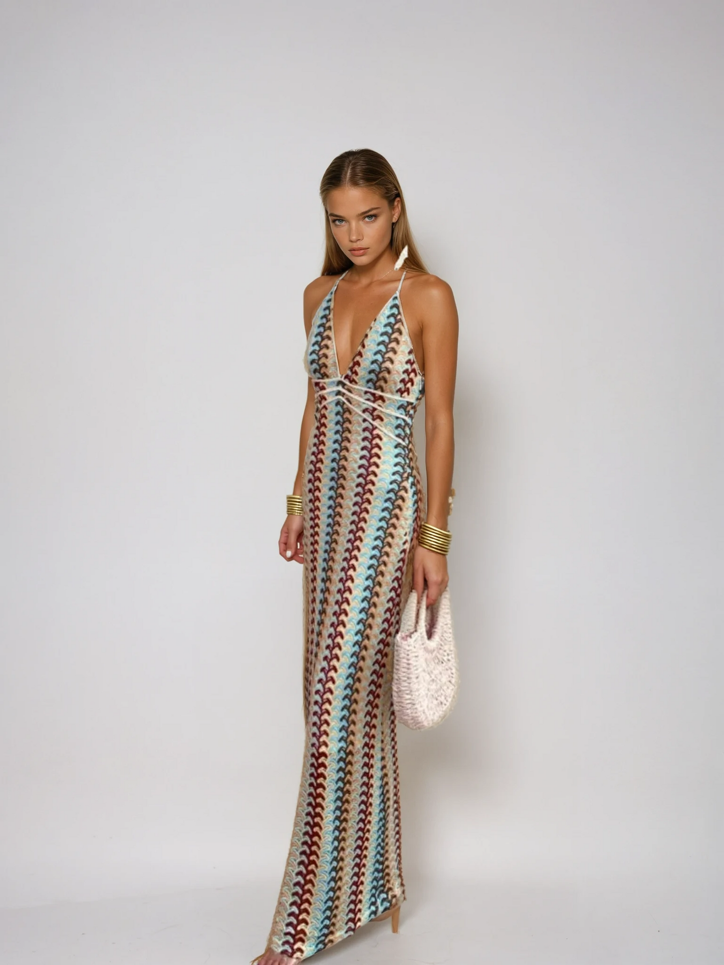 Marélisse - Maxidress in crochet mit Halterneck und luxuriösen Retro-Streifen
