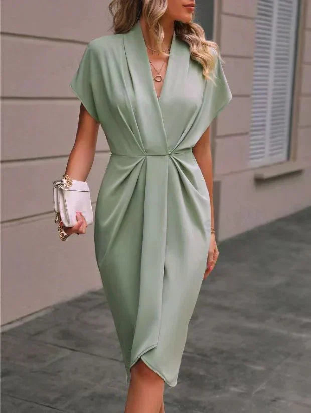 Elegante abito a portafoglio per donne con scollatura a V e vestibilità aderente