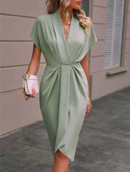 Elegante abito a portafoglio per donne con scollatura a V e vestibilità aderente