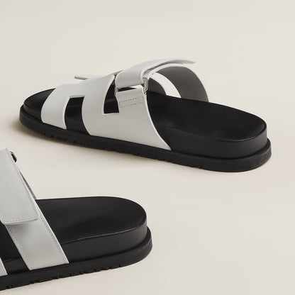 Eleganti ciabatte in pelle per donna con chiusura in velcro – Comode e Minimaliste