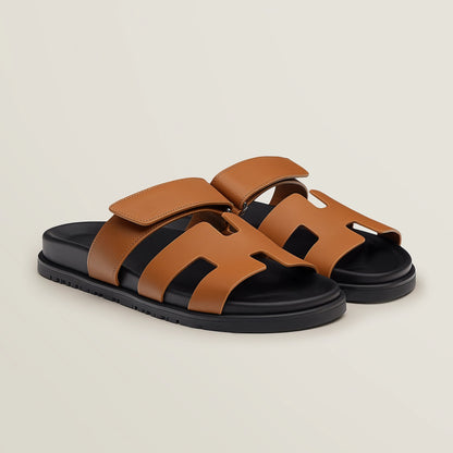 Eleganti ciabatte in pelle per donna con chiusura in velcro – Comode e Minimaliste