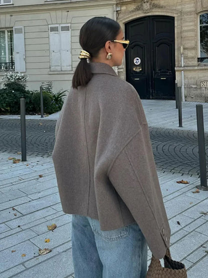 Iséa - Elegante cappotto primaverile in misto lana con maniche ampie, colletto e bottoni | Classico e caldo per donne