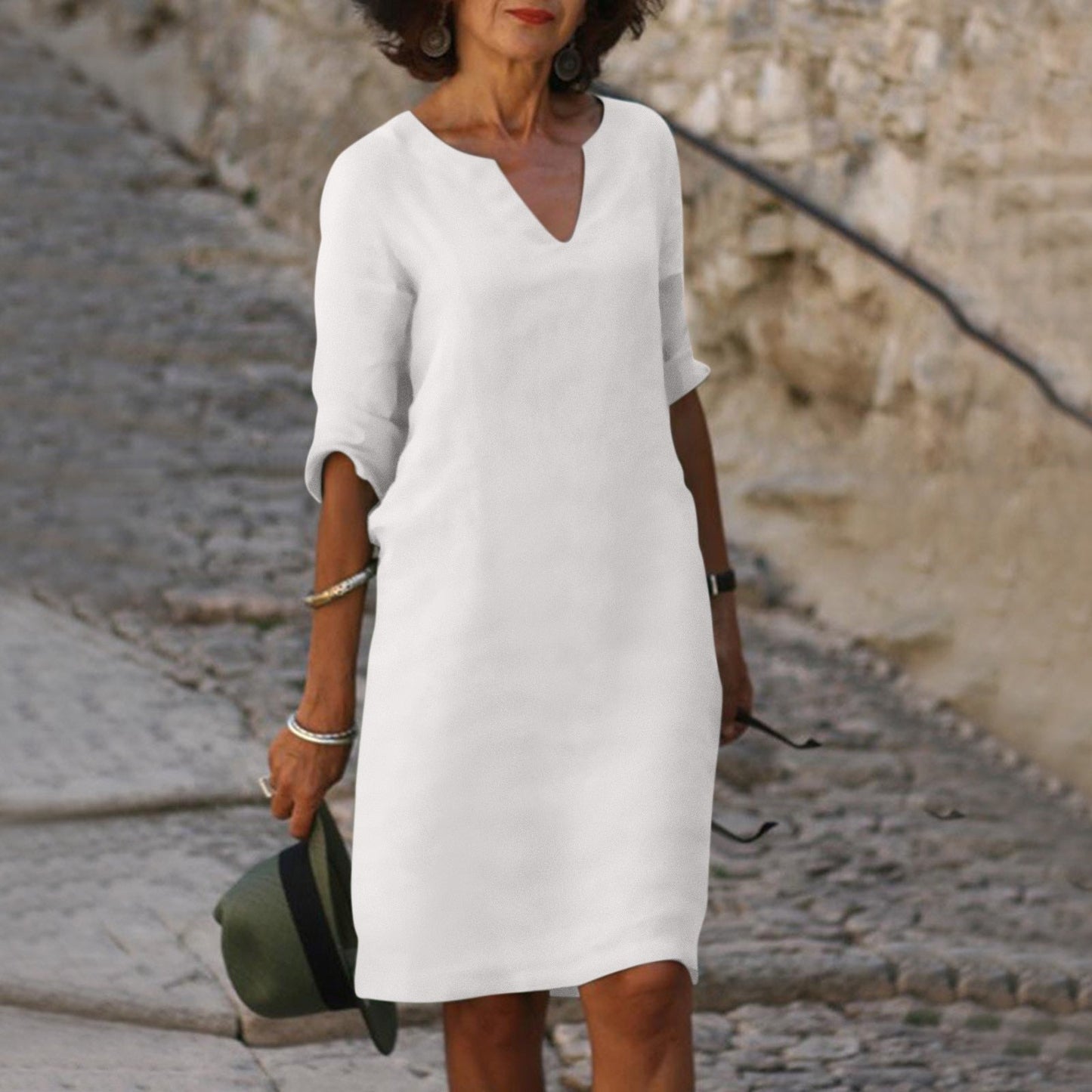 Abito estivo elegante con scollo a V per donne con vestibilità ampia