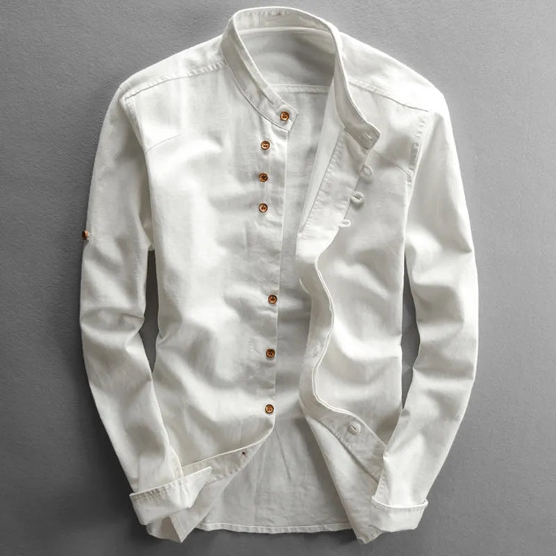 Stile moderno per camicia da uomo con colletto alto e dettagli eleganti dei bottoni per la vita quotidiana e il tempo libero