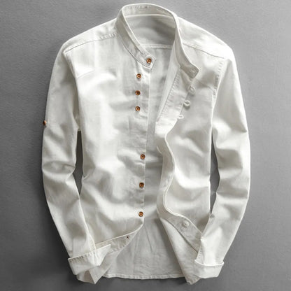 Stile moderno per camicia da uomo con colletto alto e dettagli eleganti dei bottoni per la vita quotidiana e il tempo libero