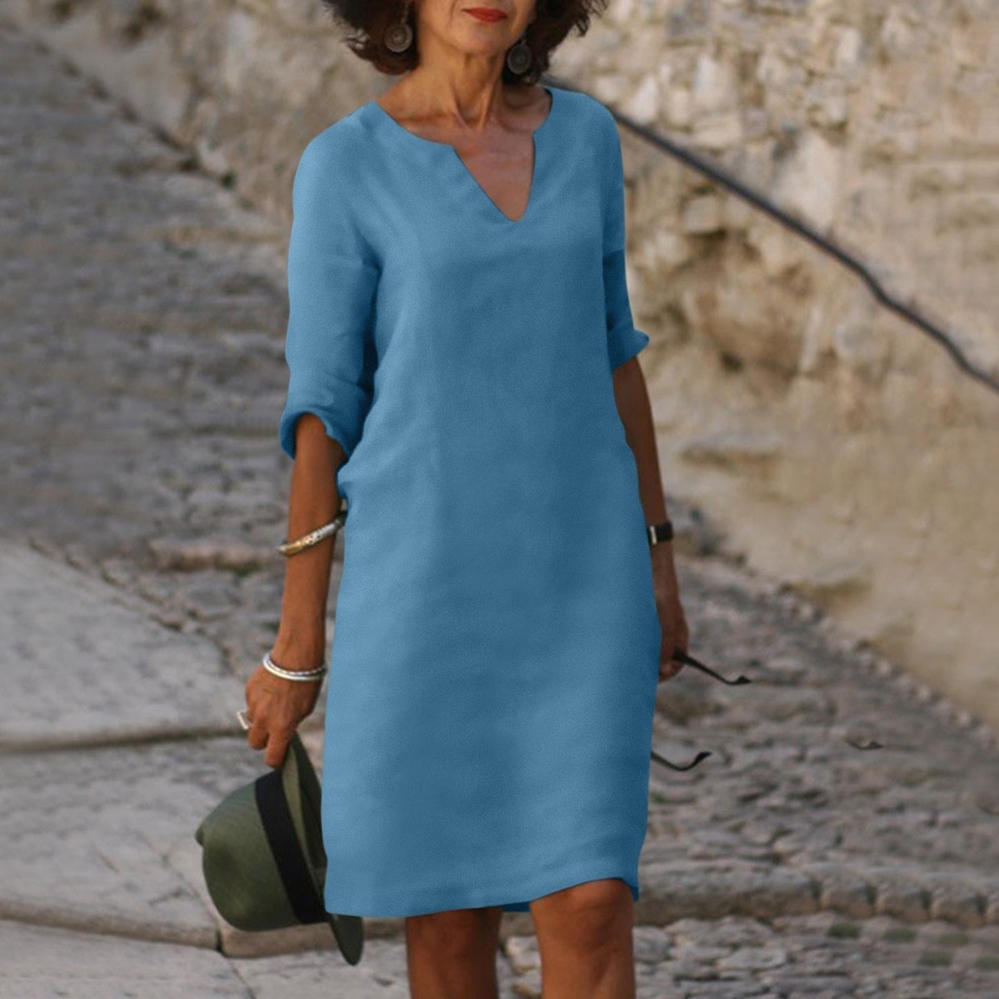 Abito estivo elegante con scollo a V per donne con vestibilità ampia