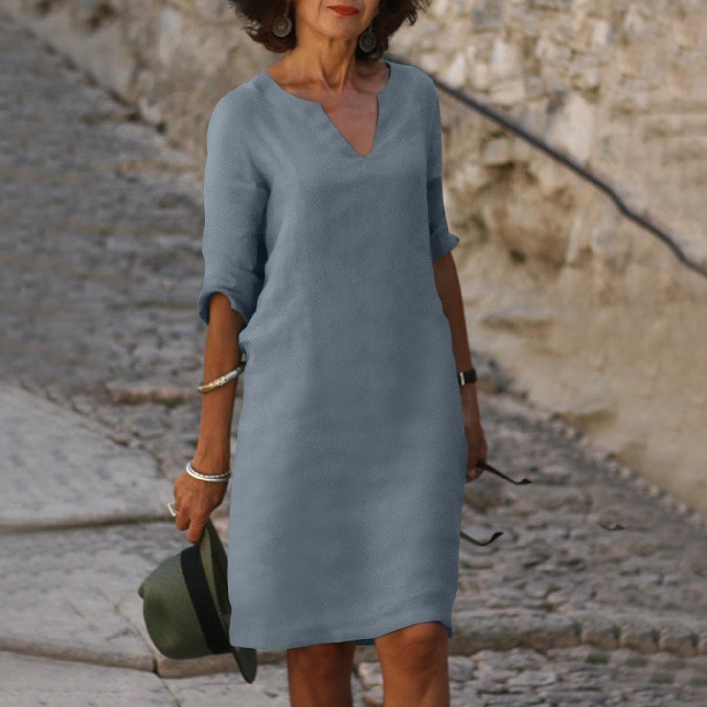 Abito estivo elegante con scollo a V per donne con vestibilità ampia