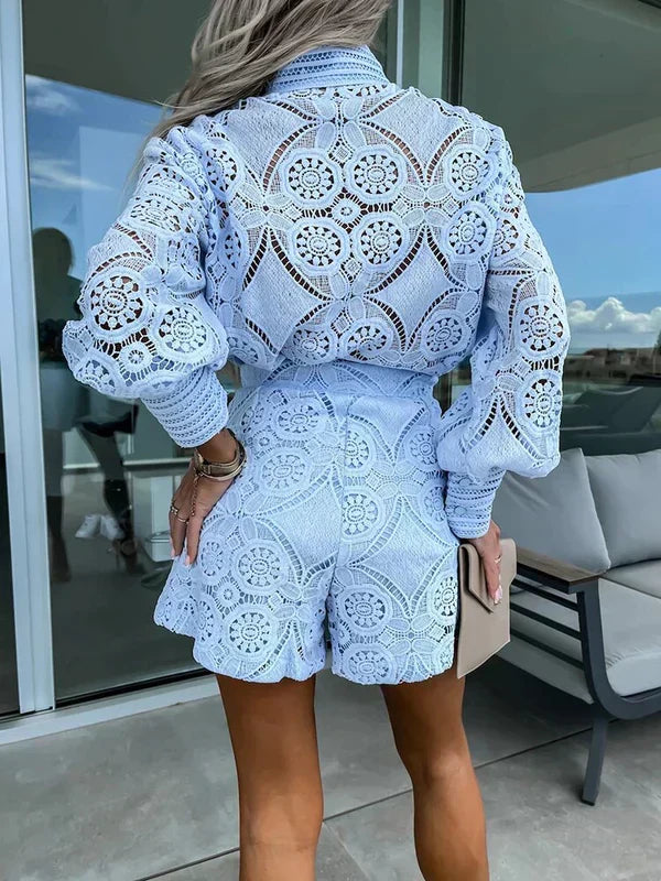 Elegante jumpsuit in pizzo per donne con design femminile e vestibilità aderente