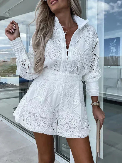 Elegante jumpsuit in pizzo per donne con design femminile e vestibilità aderente