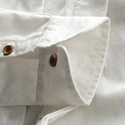 Stile moderno per camicia da uomo con colletto alto e dettagli eleganti dei bottoni per la vita quotidiana e il tempo libero