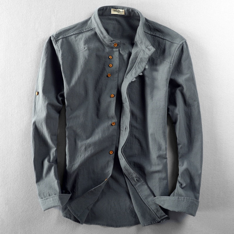 Stile moderno per camicia da uomo con colletto alto e dettagli eleganti dei bottoni per la vita quotidiana e il tempo libero