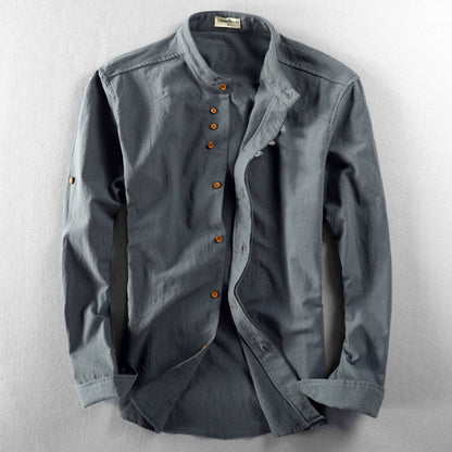 Stile moderno per camicia da uomo con colletto alto e dettagli eleganti dei bottoni per la vita quotidiana e il tempo libero
